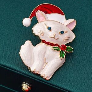 Brooch, kitty, NIP, white w/ Christmas hat, no plating, 1.2”x1.7”